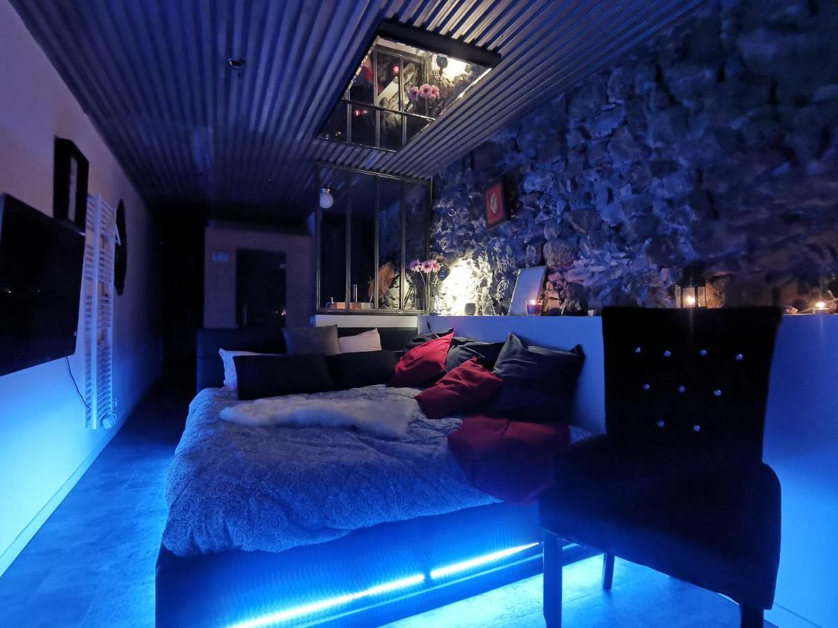 Sweet Loft Grenoble-Love Room Avec Jacuzzi & Sauna Exteriör bild