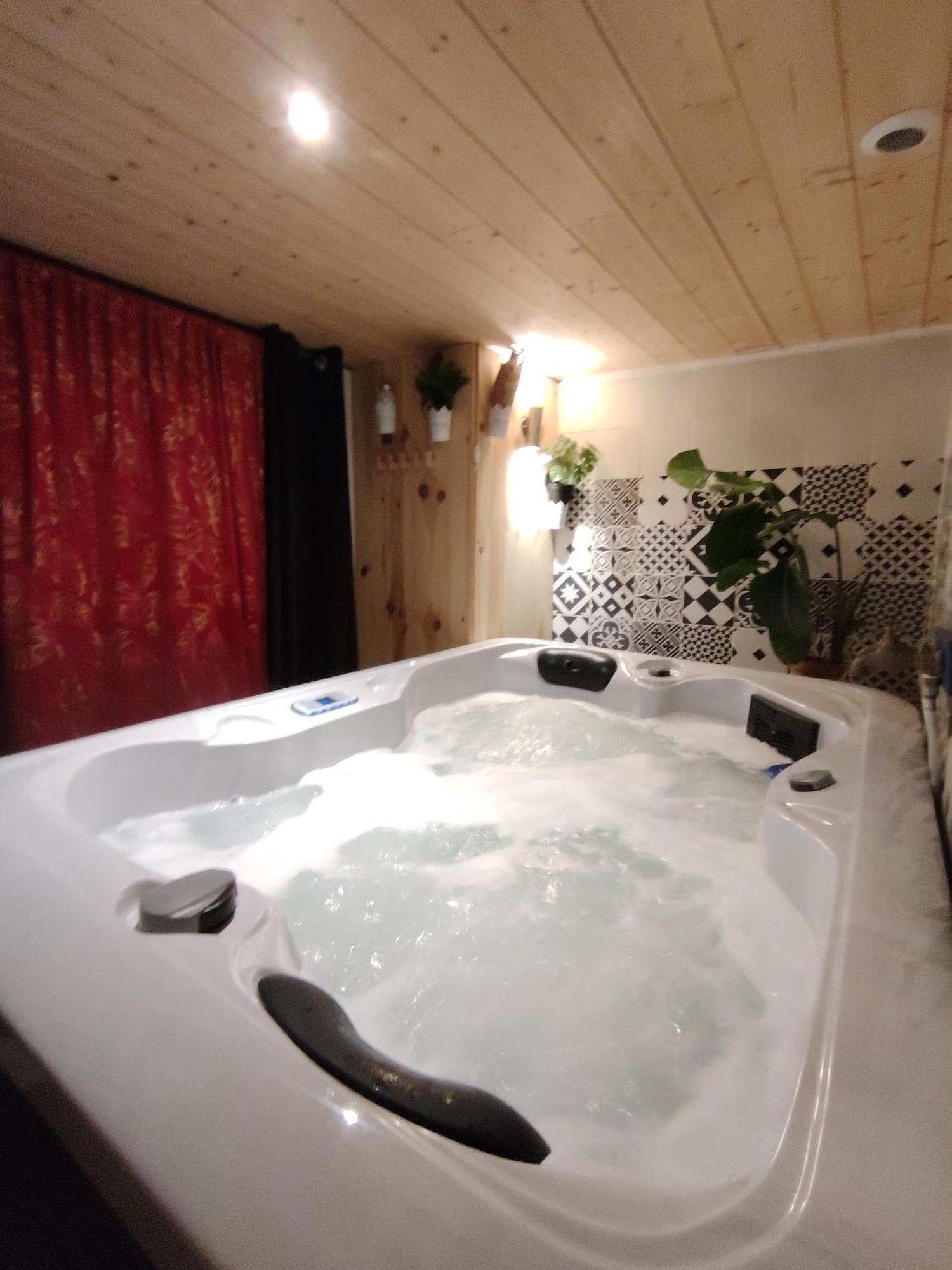 Sweet Loft Grenoble-Love Room Avec Jacuzzi & Sauna Exteriör bild