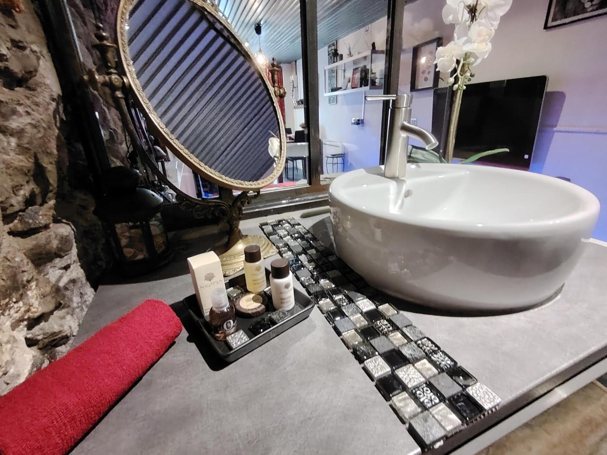 Sweet Loft Grenoble-Love Room Avec Jacuzzi & Sauna Exteriör bild